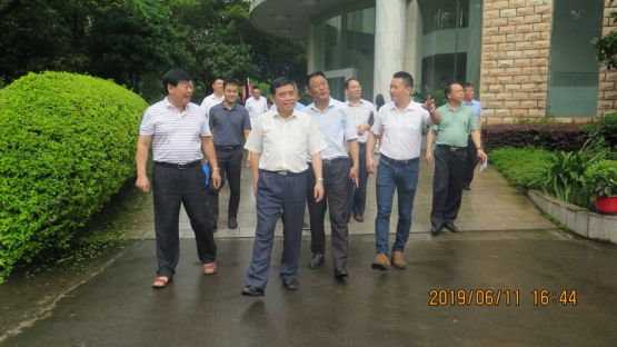 省市場(chǎng)監督管理局副局長(cháng)、省藥品監督管理局局長(cháng)俞開(kāi)海 一行蒞臨我司檢查指導工作